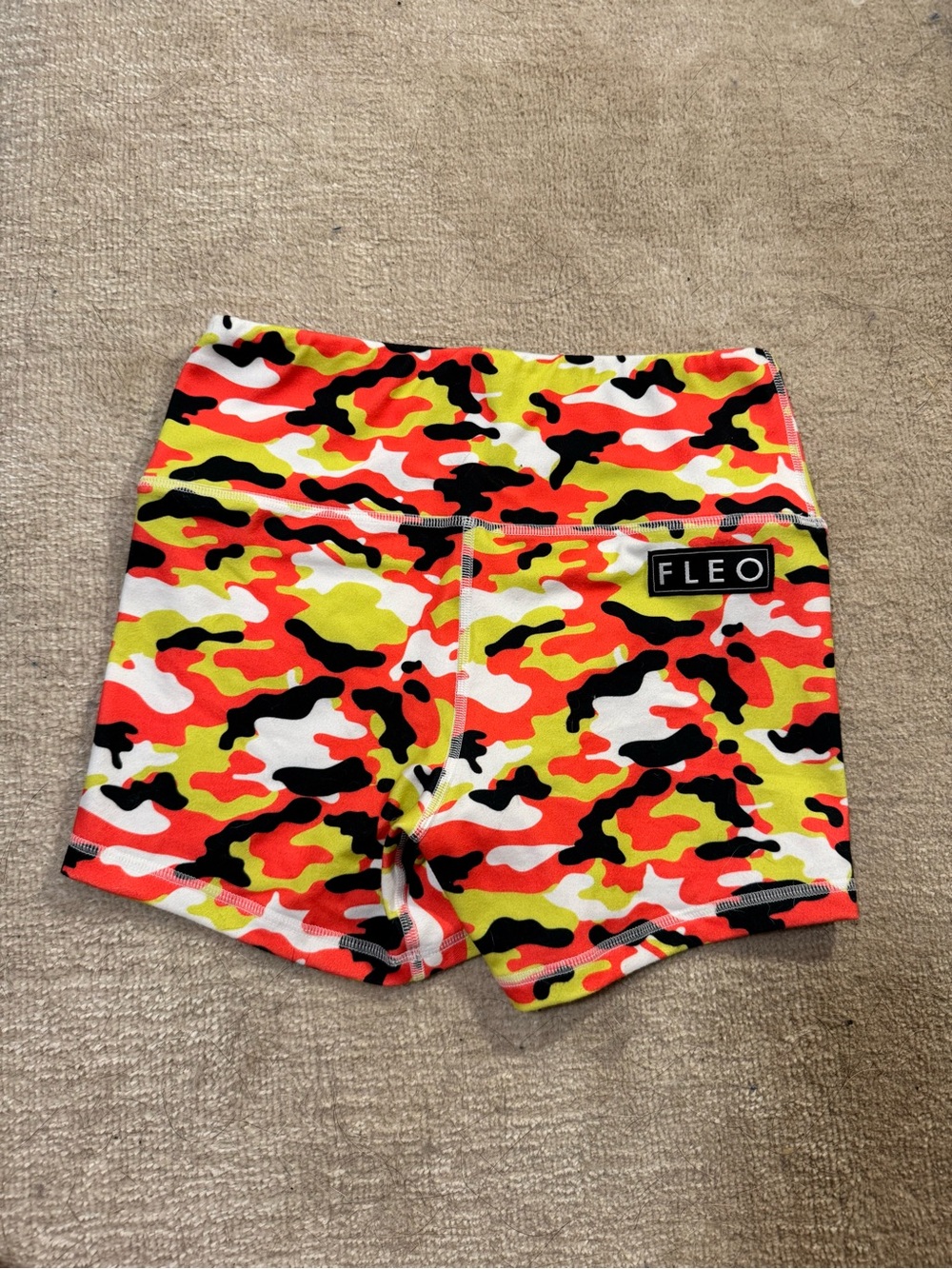 Fleo shorts small